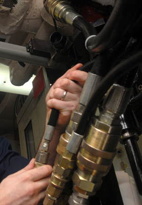 Aircraft hydraulic hoses and fittings
